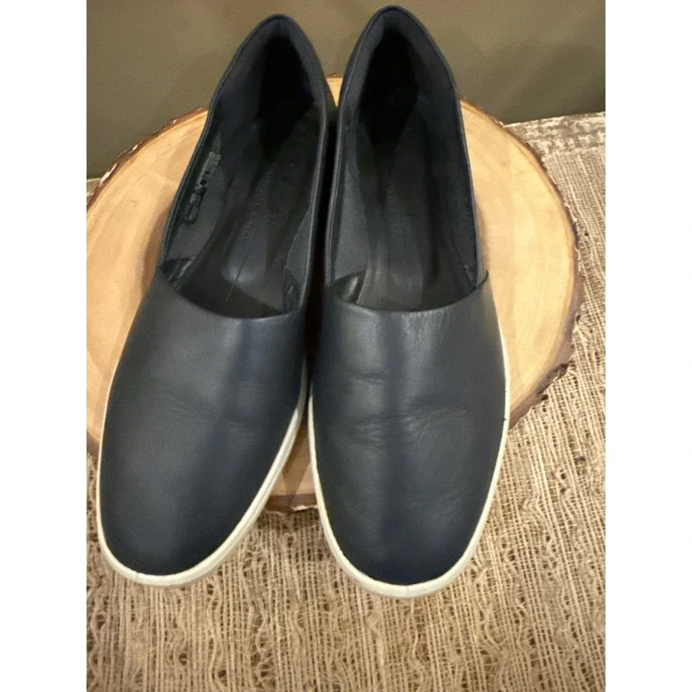 Ecco Women's Simpil Navy Leather White Loafer Shoes Women's Size 37 -6.5